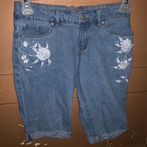 Flower embroidered Bermuda denim shorts
